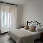 Kennedy Family Apts 아파트