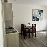 Kennedy Family Apts アパート *